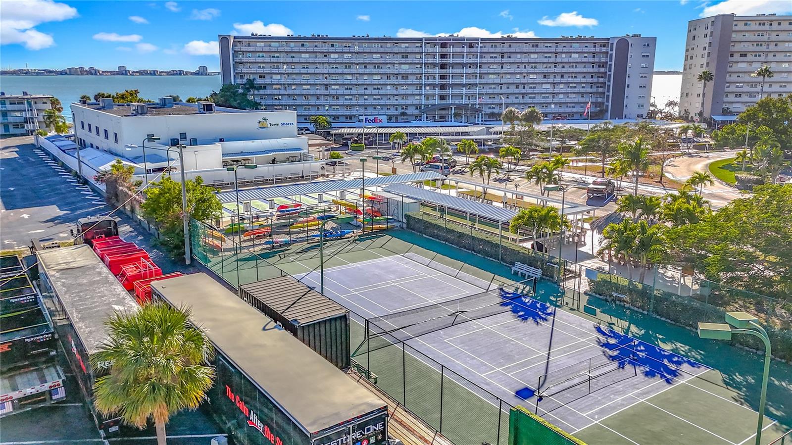 Listing photo id 64 for 5925 Shore Boulevard S 203