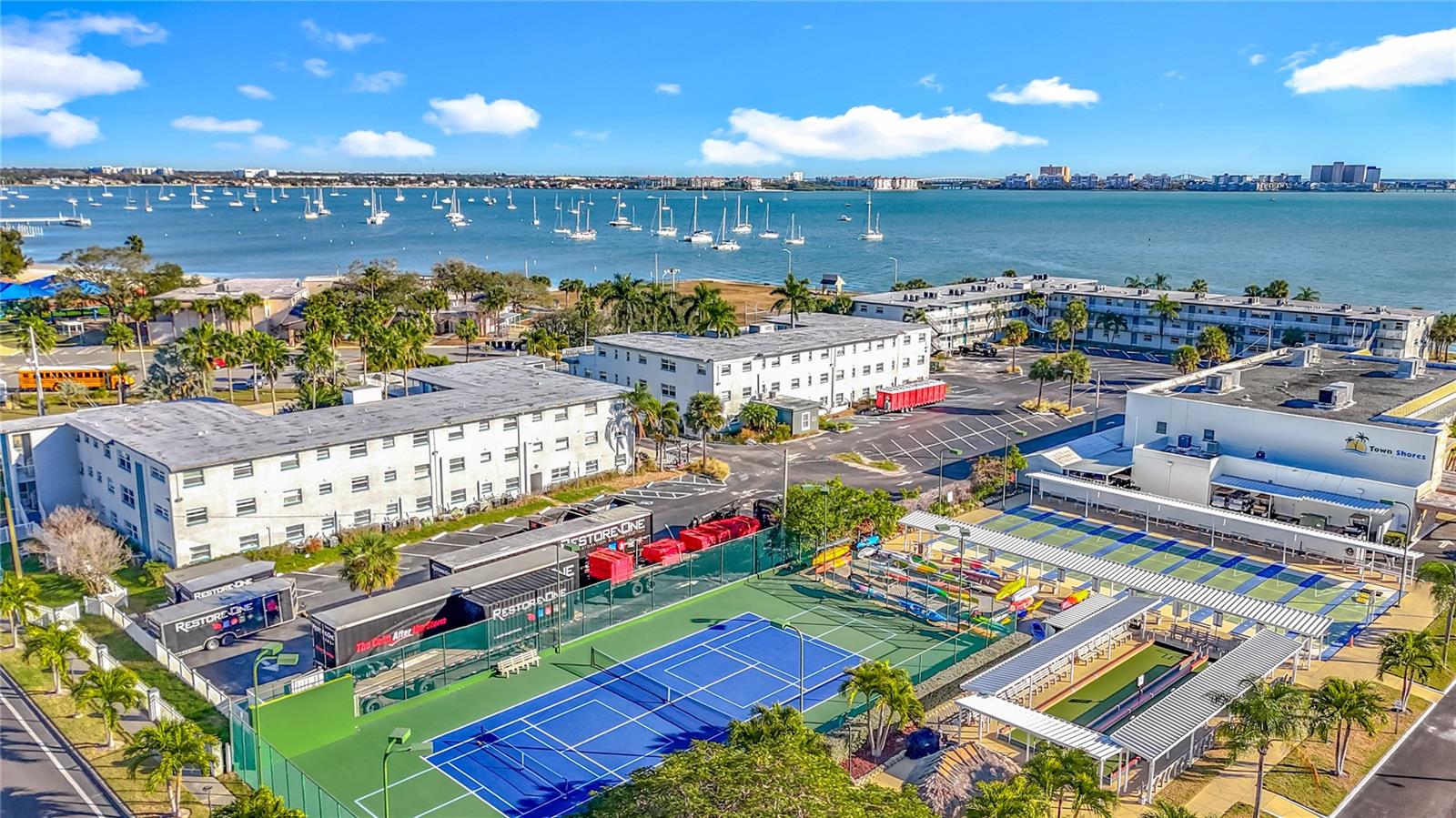 Listing photo id 65 for 5925 Shore Boulevard S 203