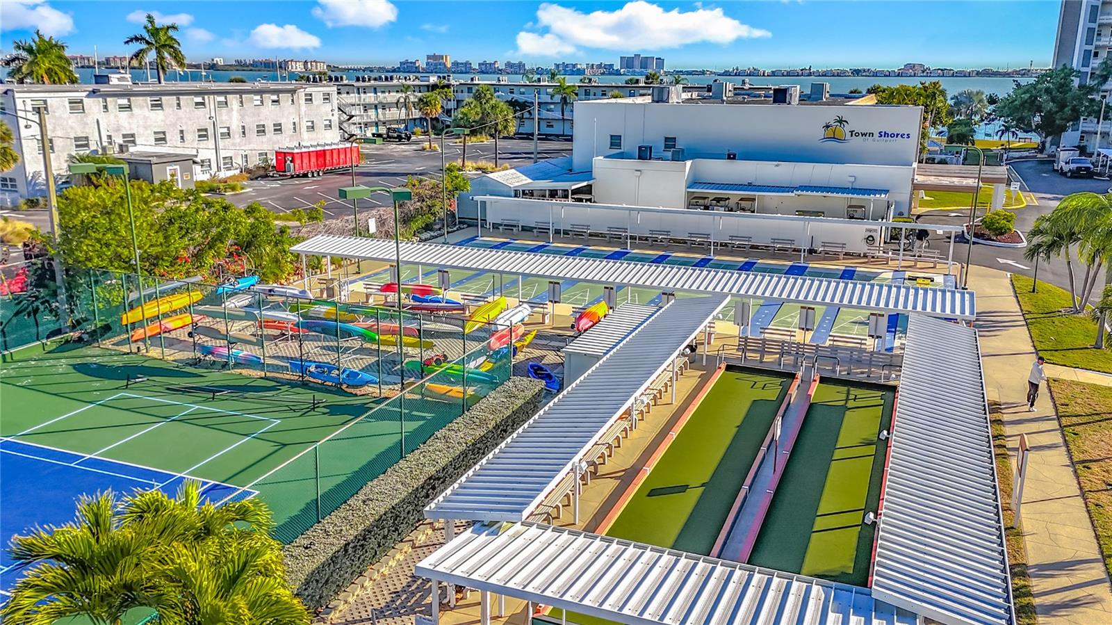 Listing photo id 66 for 5925 Shore Boulevard S 203