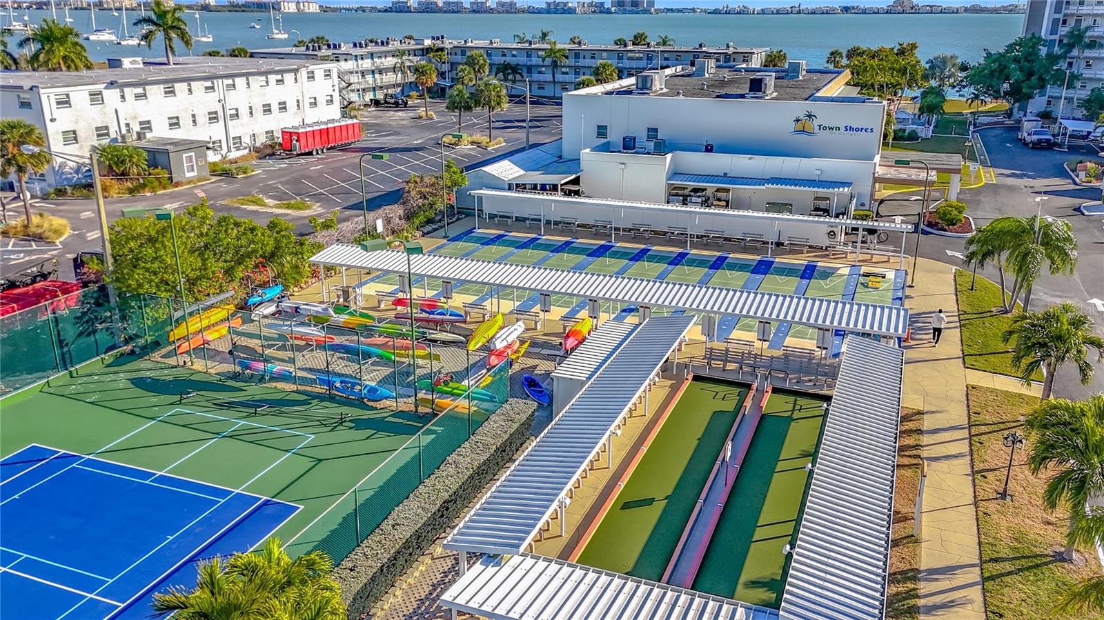 Listing photo id 67 for 5925 Shore Boulevard S 203