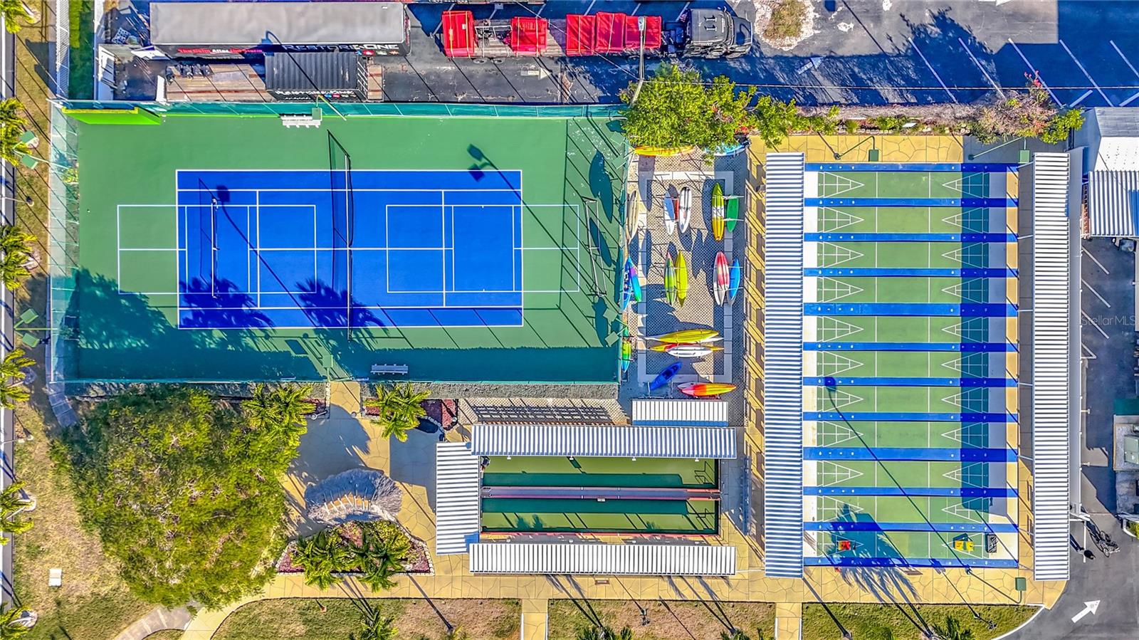 Listing photo id 69 for 5925 Shore Boulevard S 203