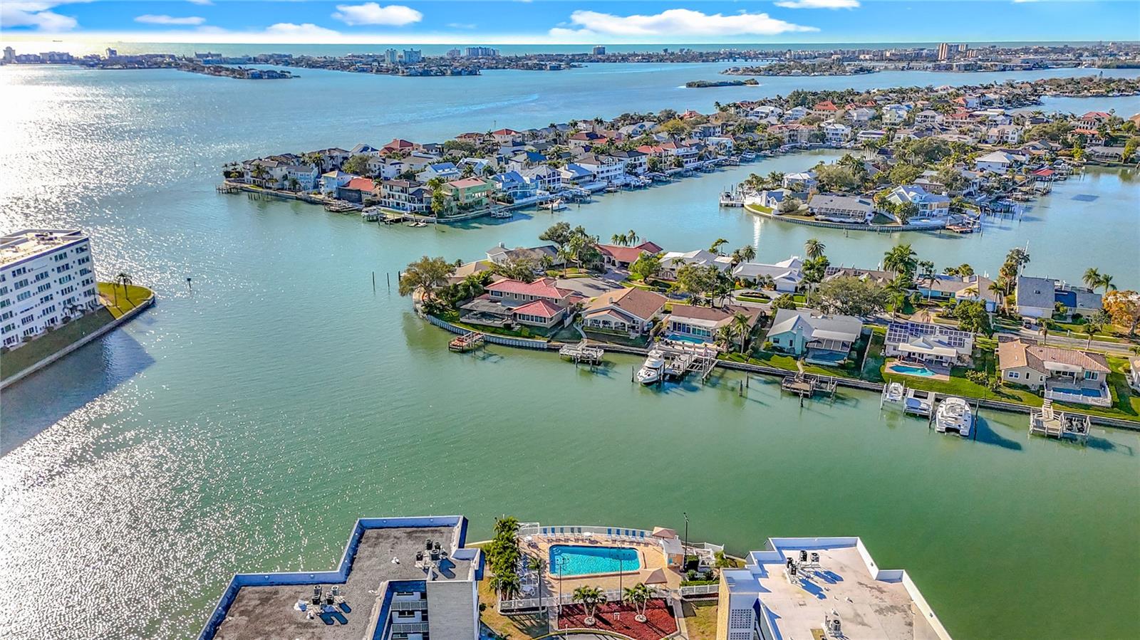 Listing photo id 71 for 5925 Shore Boulevard S 203