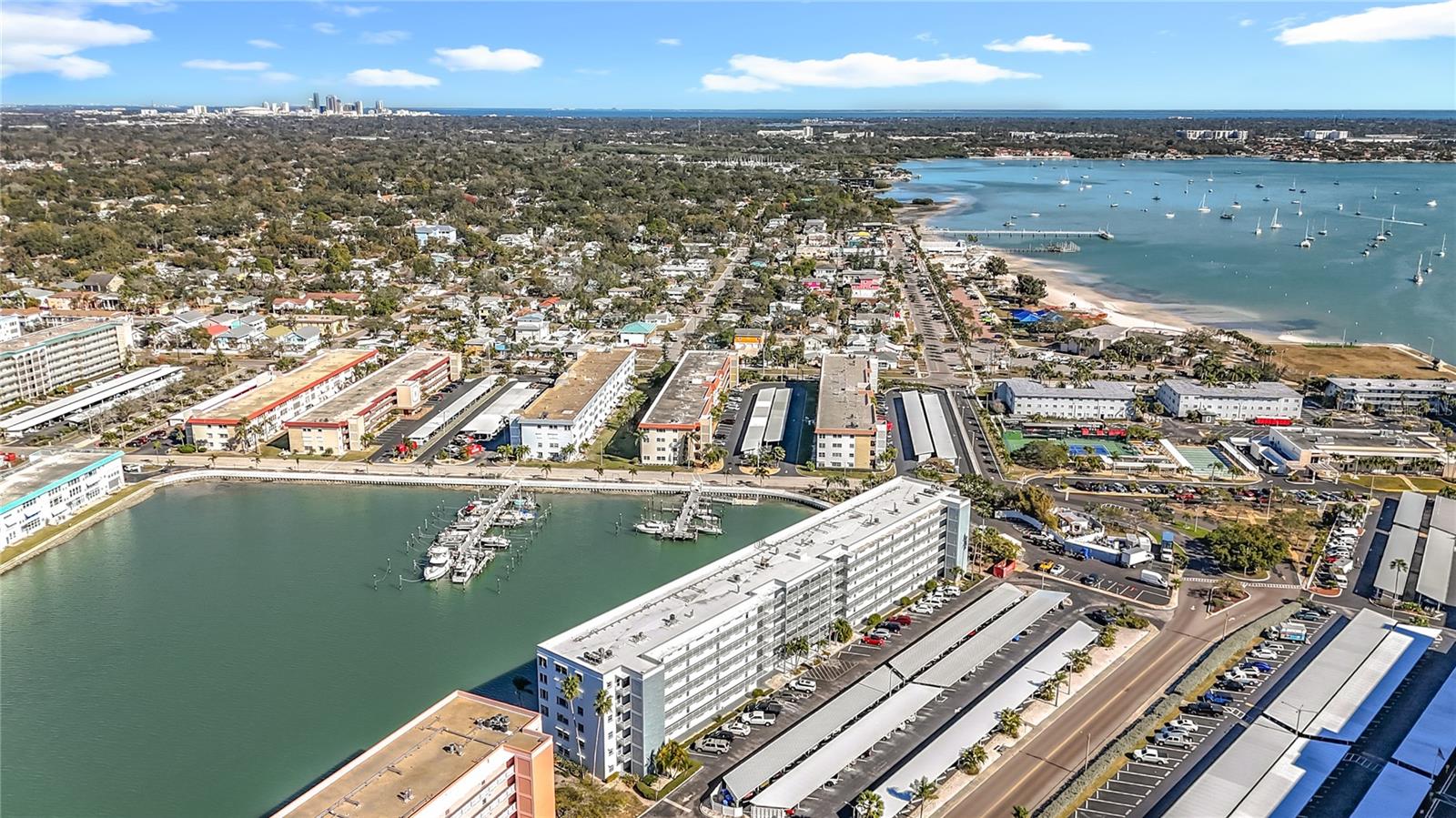 Listing photo id 72 for 5925 Shore Boulevard S 203