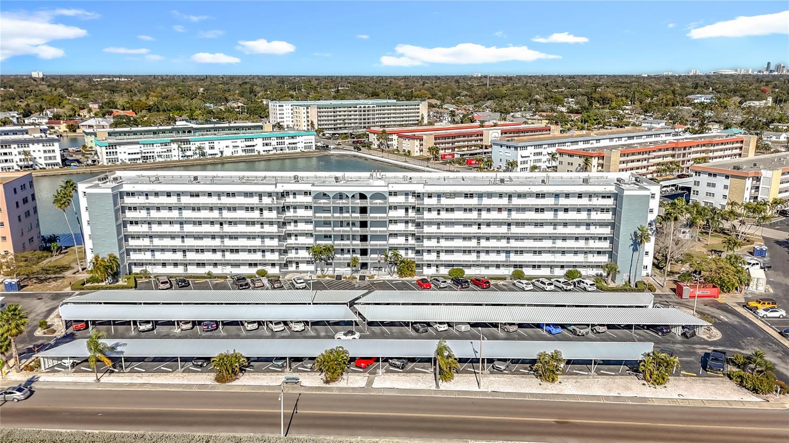 Listing photo id 77 for 5925 Shore Boulevard S 203