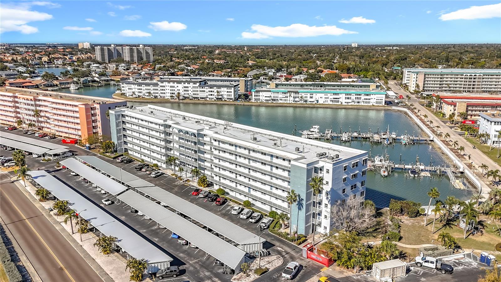 Listing photo id 78 for 5925 Shore Boulevard S 203