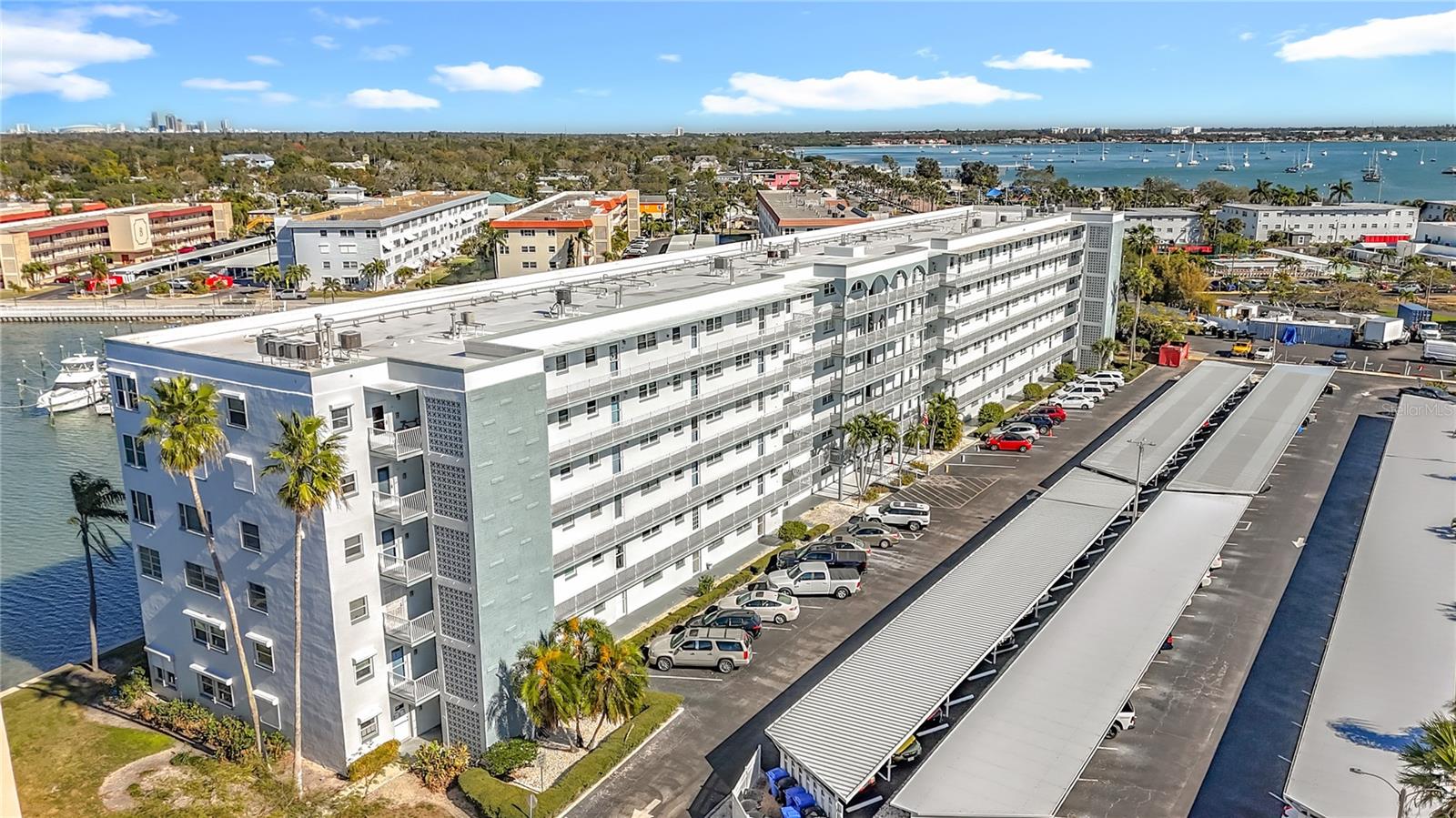 Listing photo id 79 for 5925 Shore Boulevard S 203