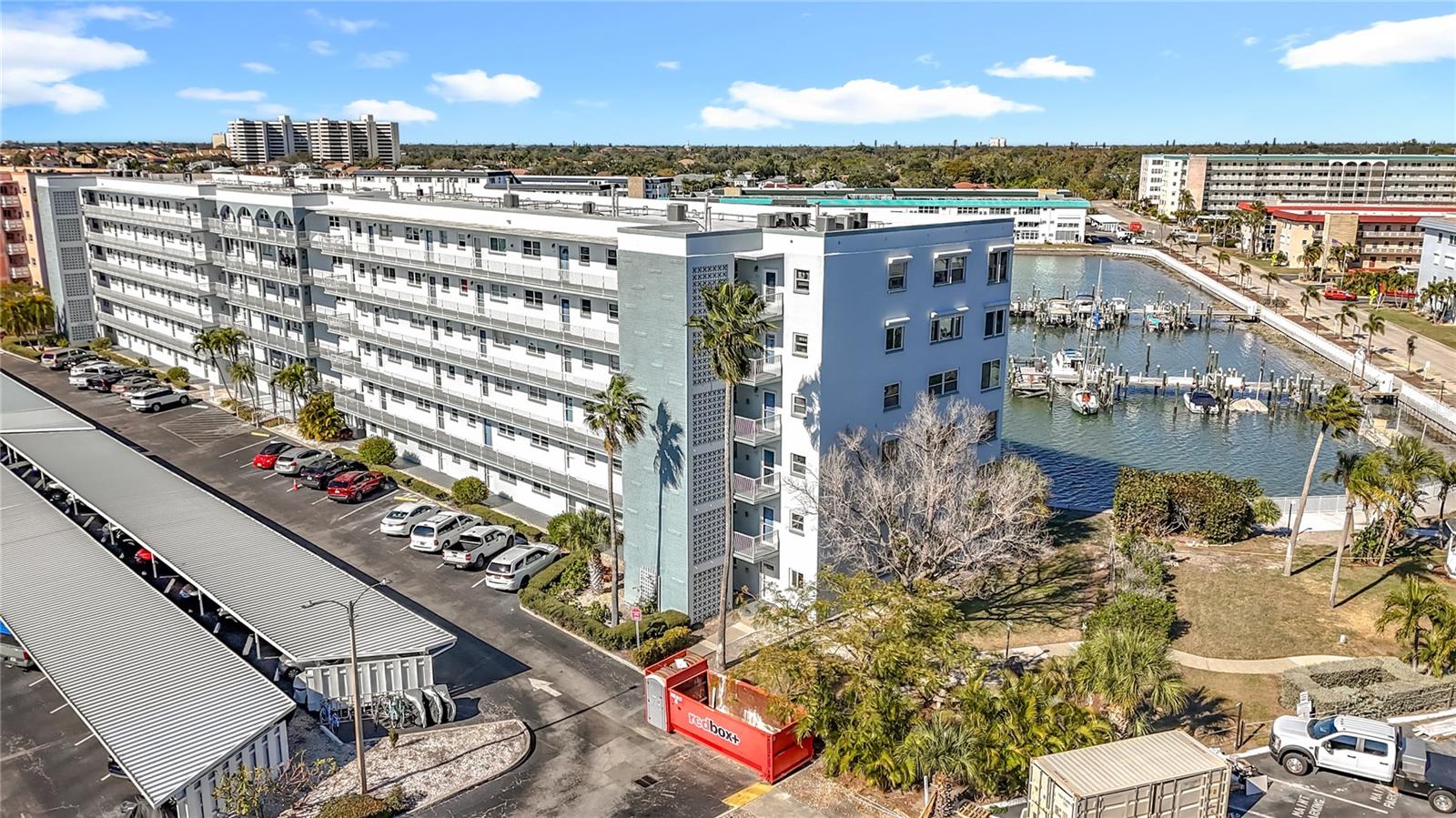 Listing photo id 81 for 5925 Shore Boulevard S 203