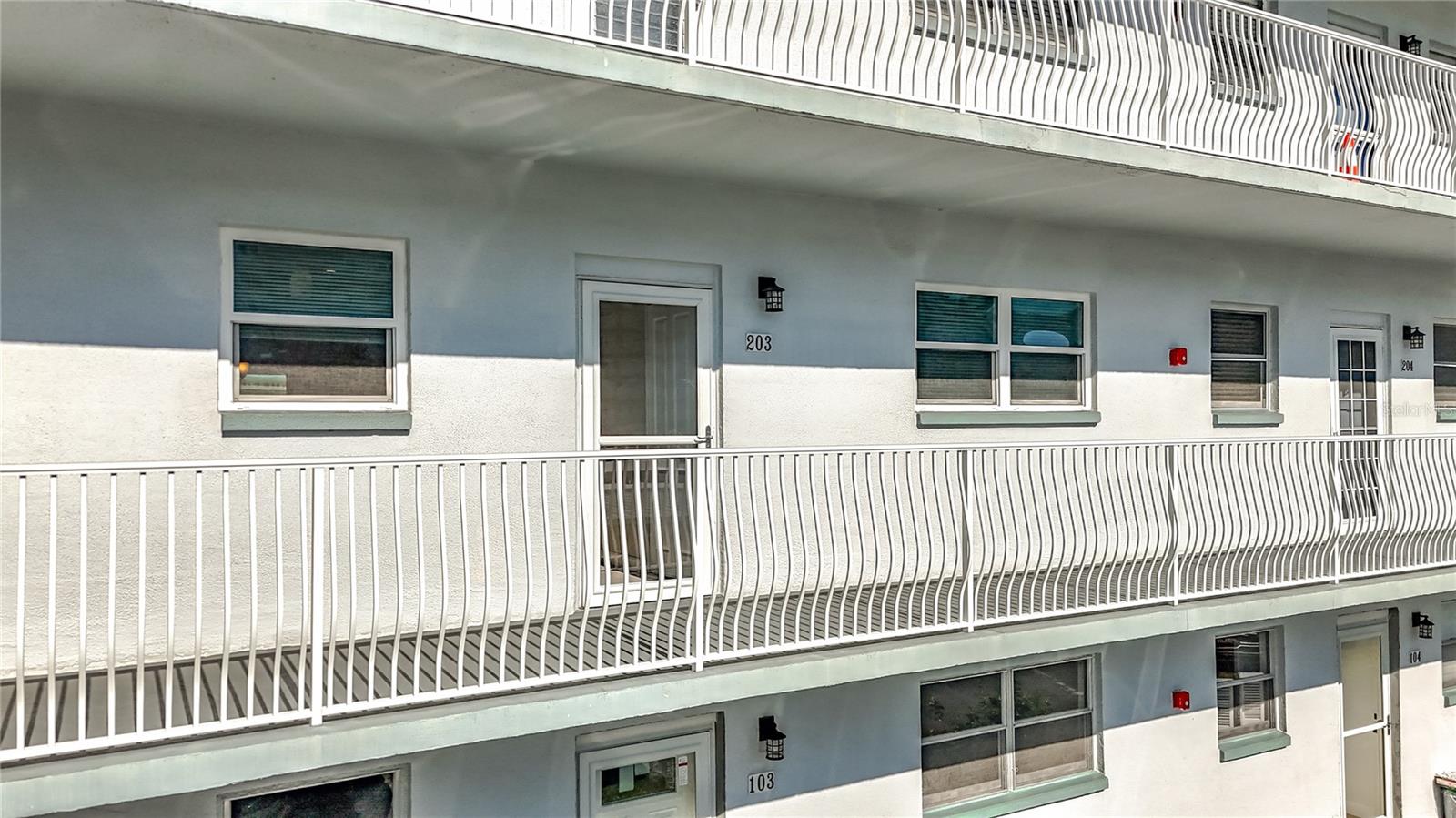 Listing photo id 82 for 5925 Shore Boulevard S 203