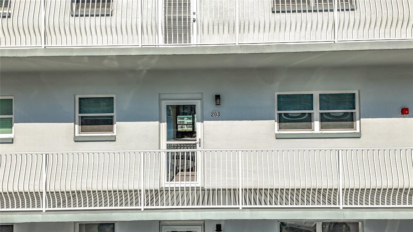 Listing photo id 83 for 5925 Shore Boulevard S 203