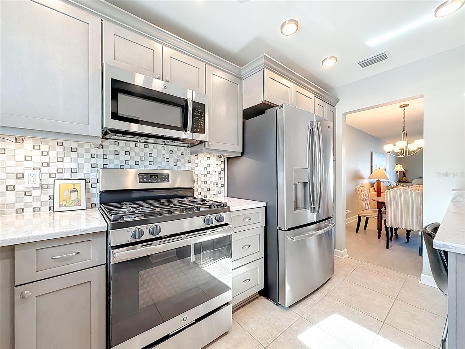 Listing photo id 7 for 5925 Shore Boulevard S 203