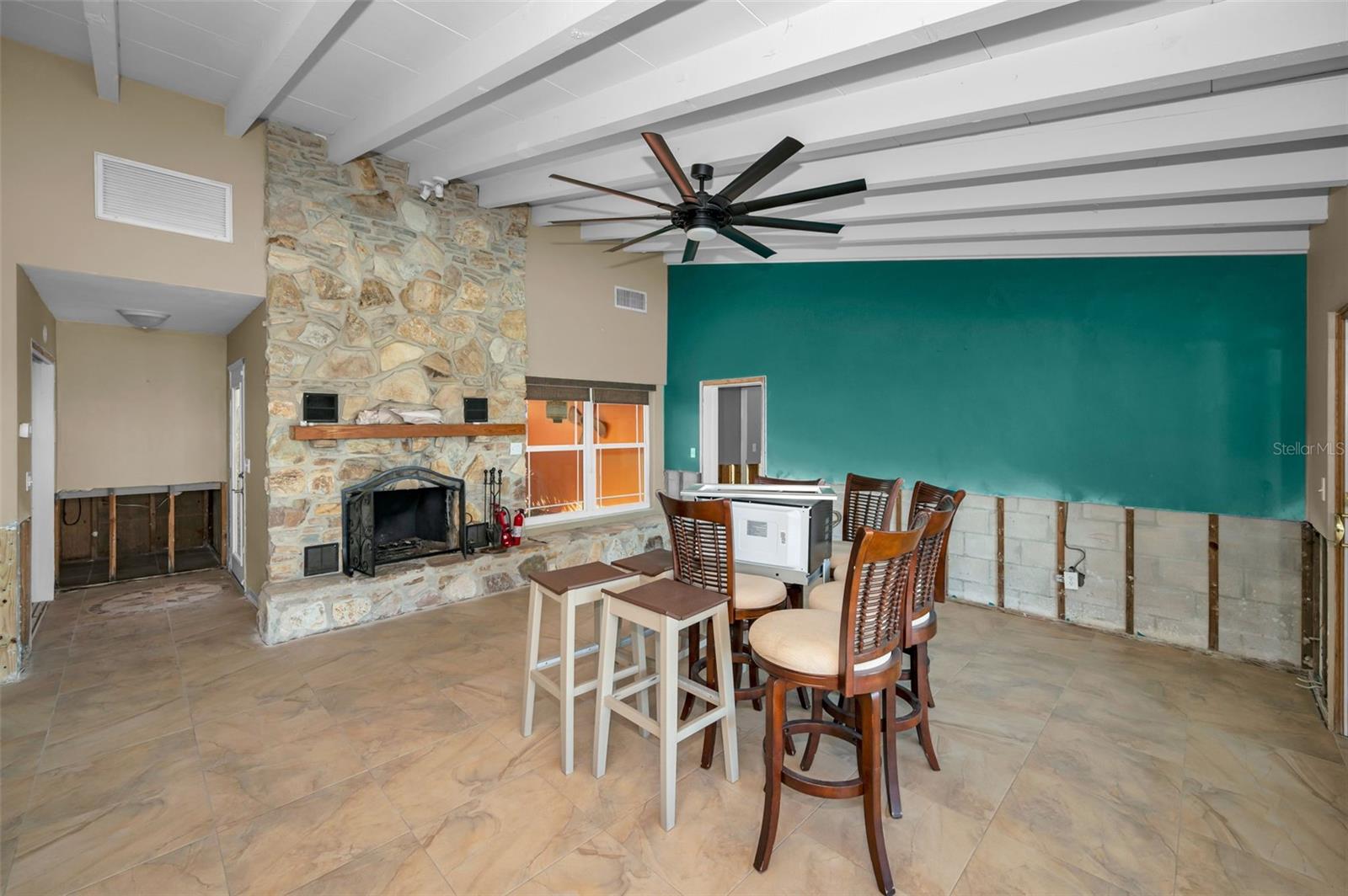 Listing photo id 32 for 366 La Hacienda Drive