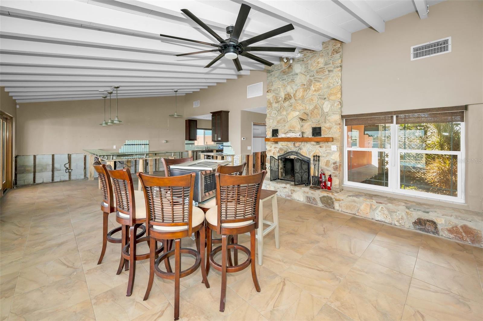 Listing photo id 34 for 366 La Hacienda Drive