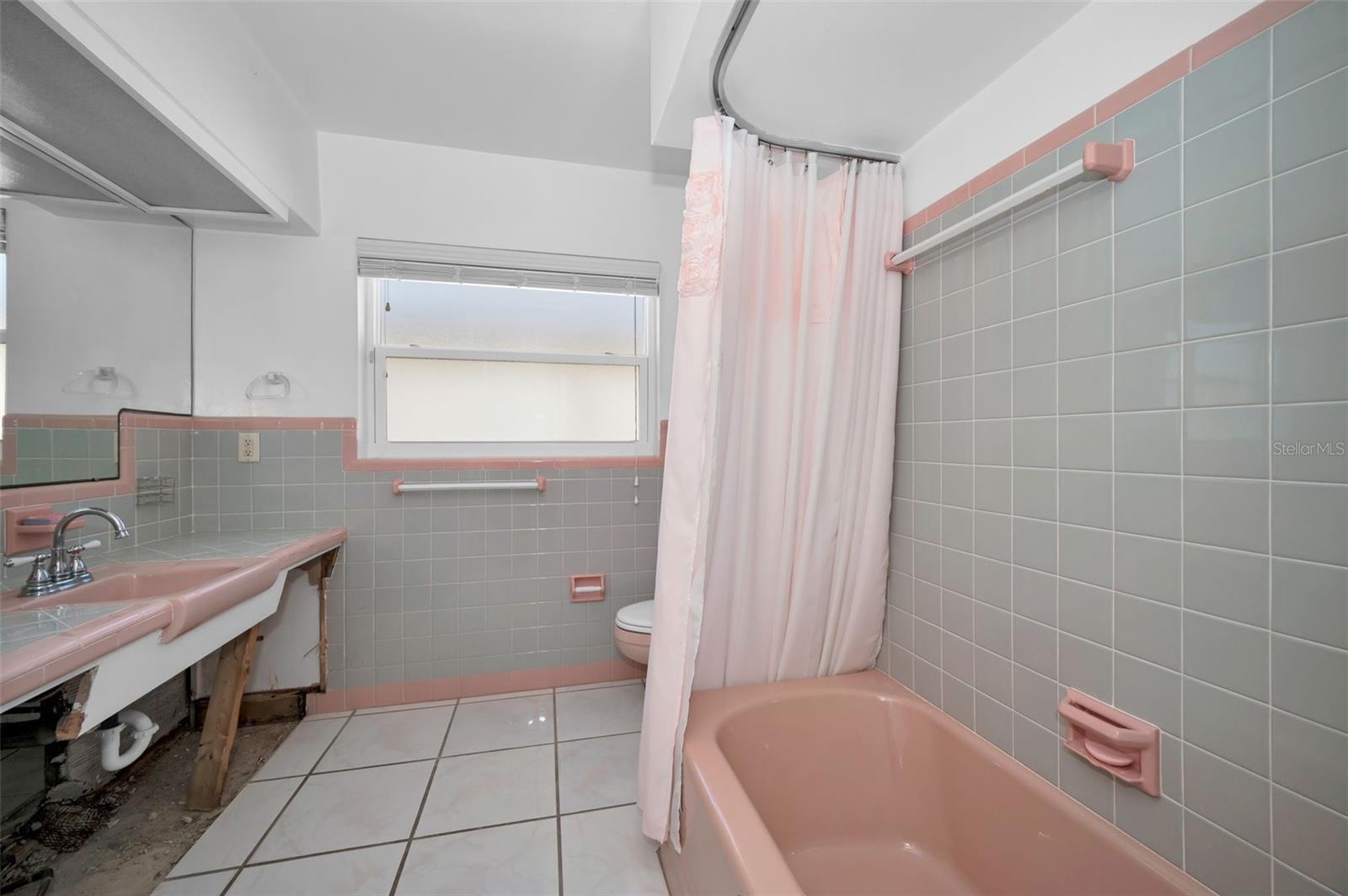 Listing photo id 50 for 366 La Hacienda Drive