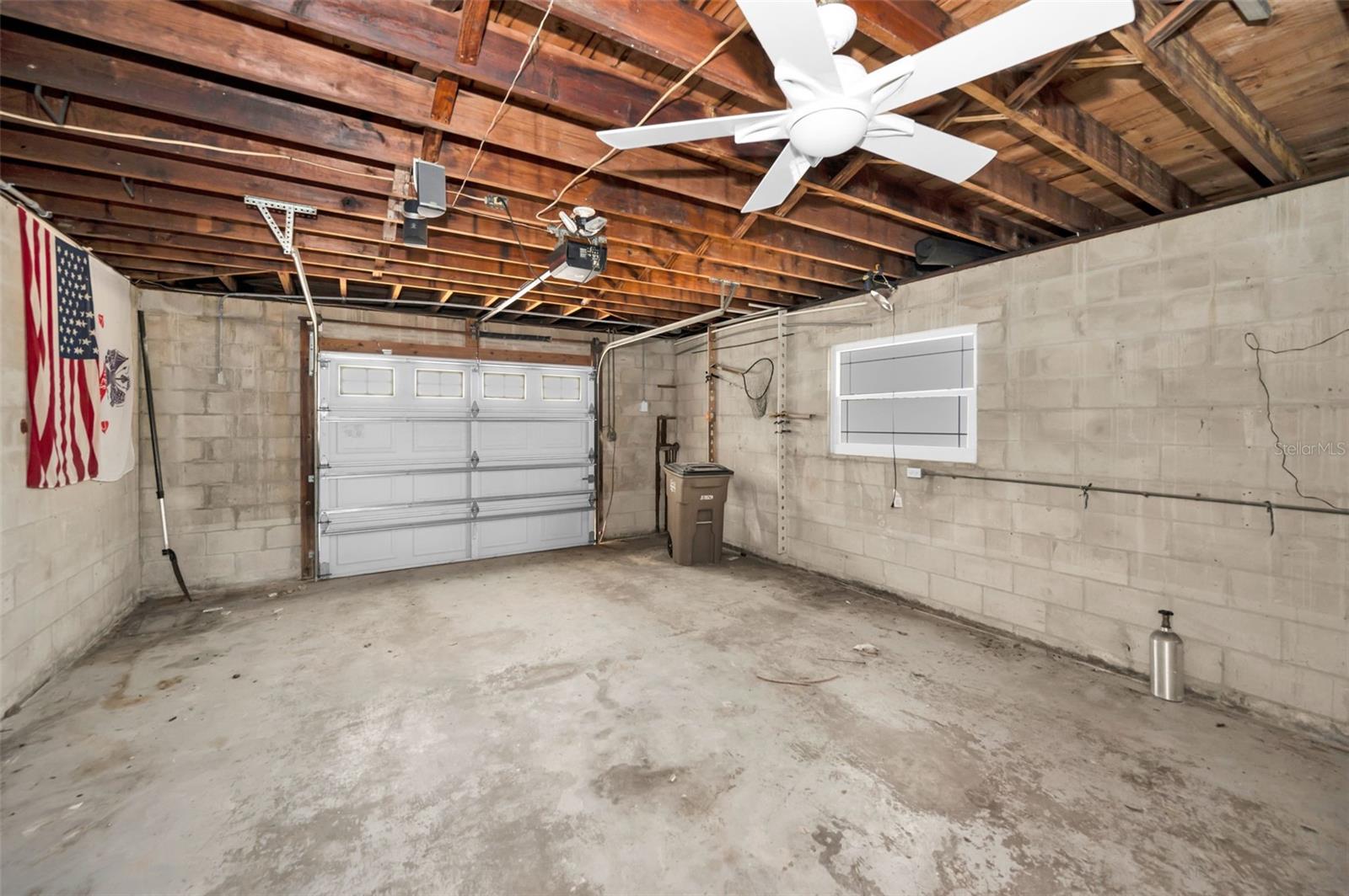 Listing photo id 54 for 366 La Hacienda Drive