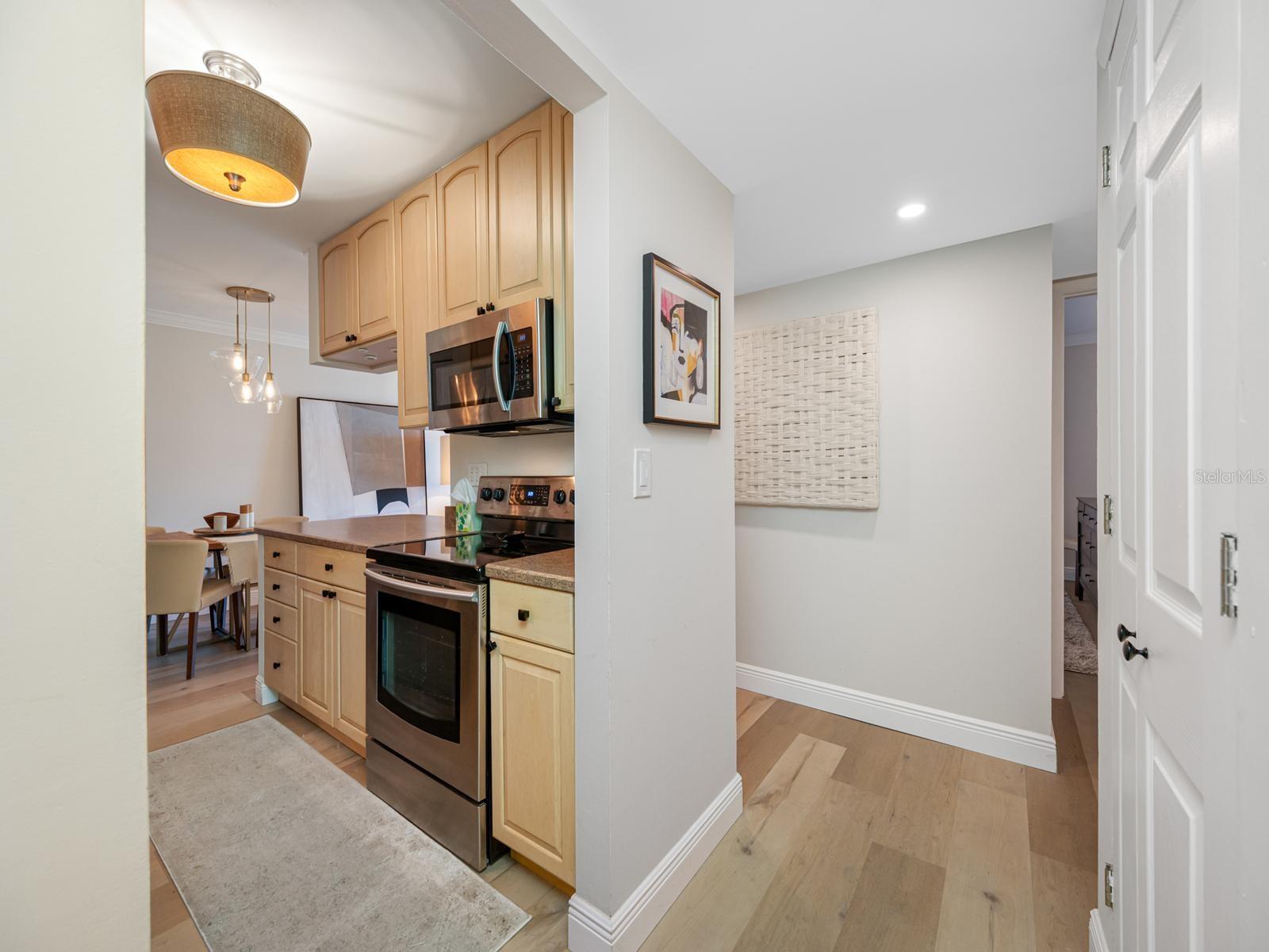 Image 7 of 26 For 3325 Bayshore Boulevard B36