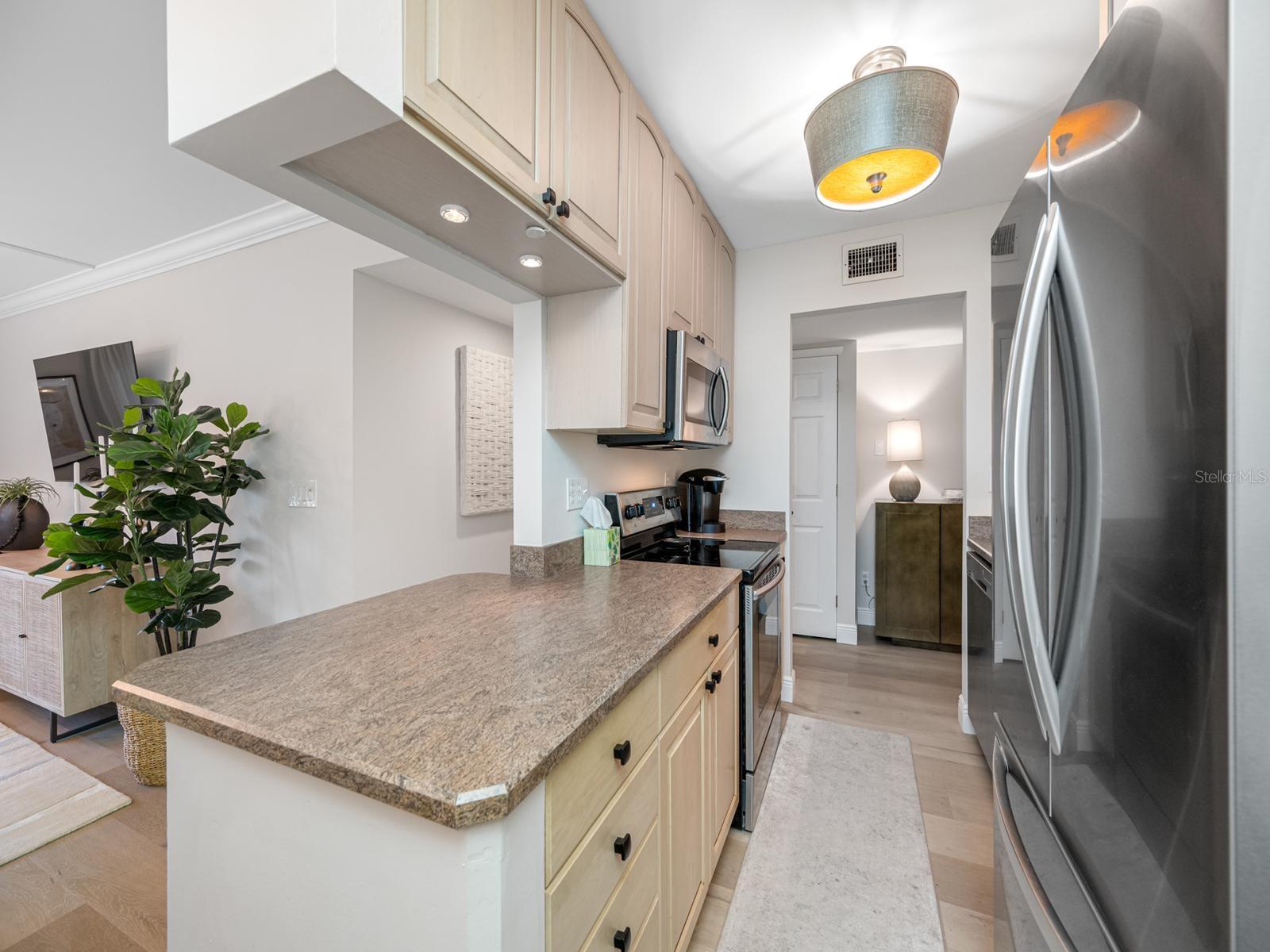 Image 8 of 26 For 3325 Bayshore Boulevard B36