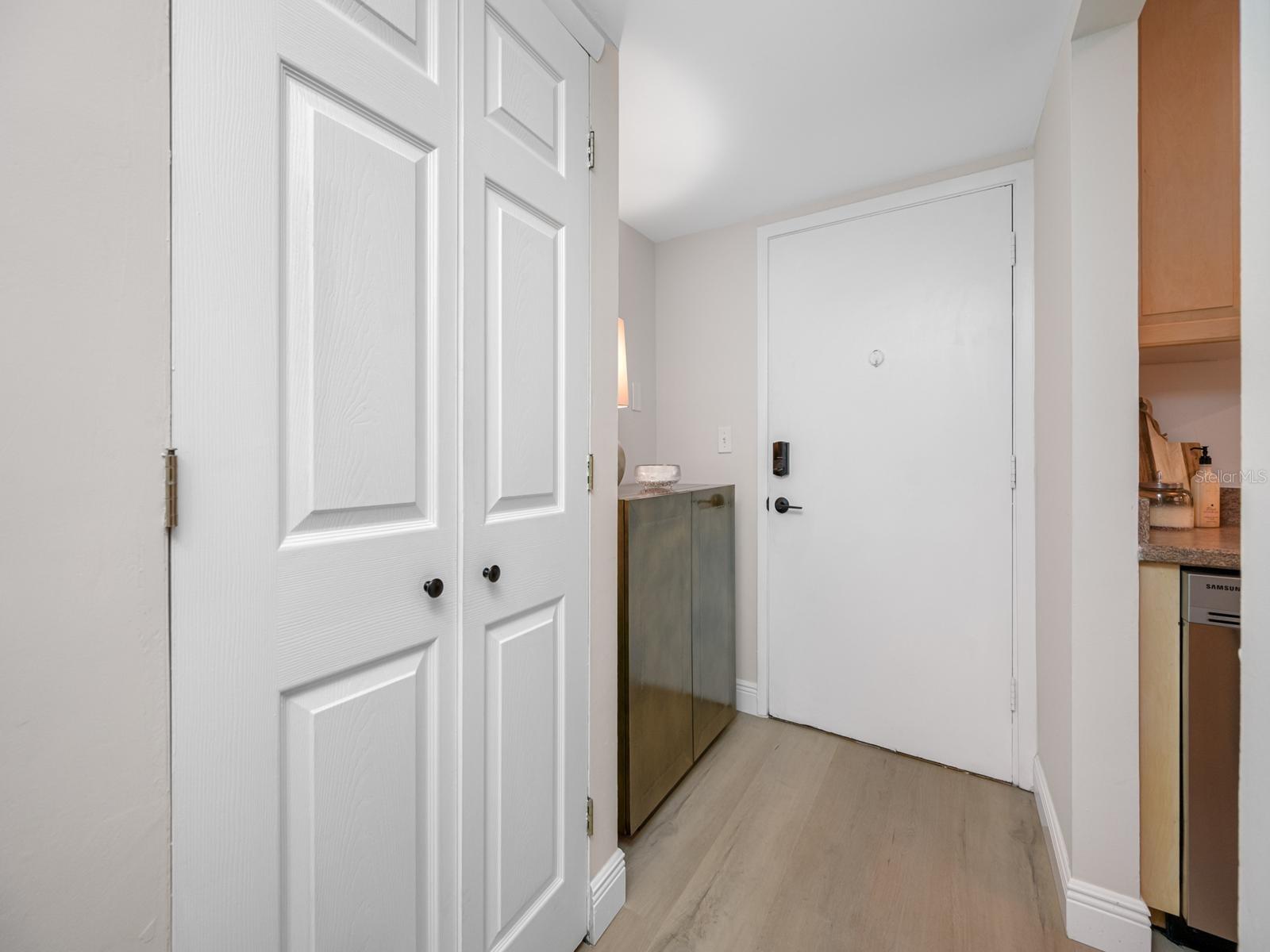 Image 9 of 26 For 3325 Bayshore Boulevard B36