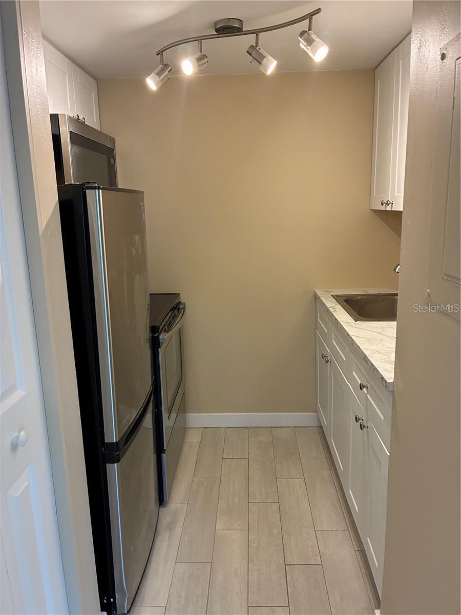 Image 6 of 33 For 4131 Dolphin Drive 4131