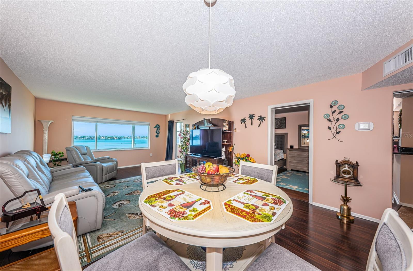 Image 11 of 64 For 4750 Cove Circle 605