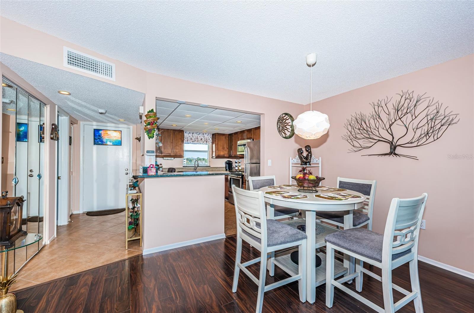 Image 12 of 64 For 4750 Cove Circle 605