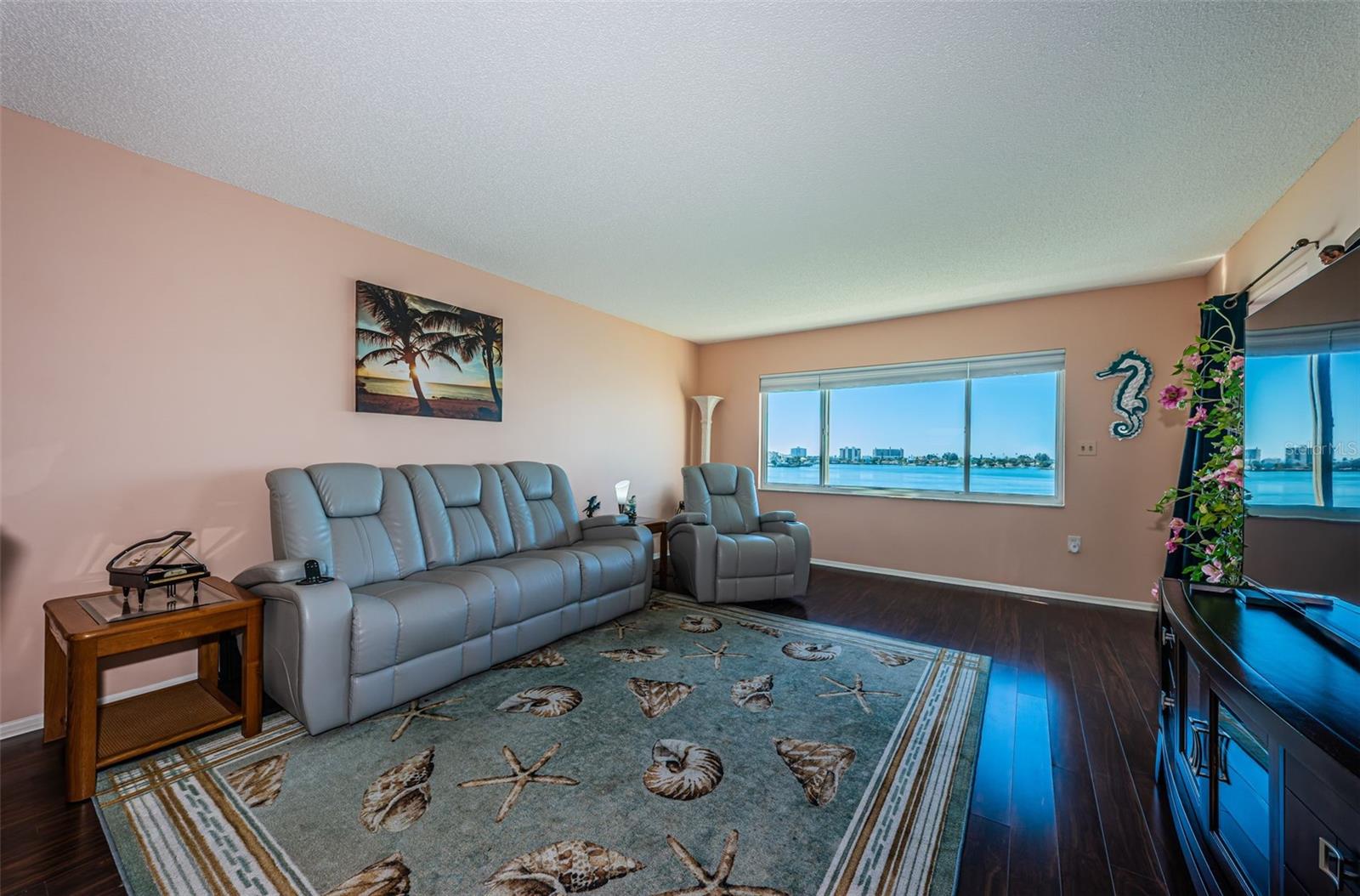 Image 15 of 64 For 4750 Cove Circle 605