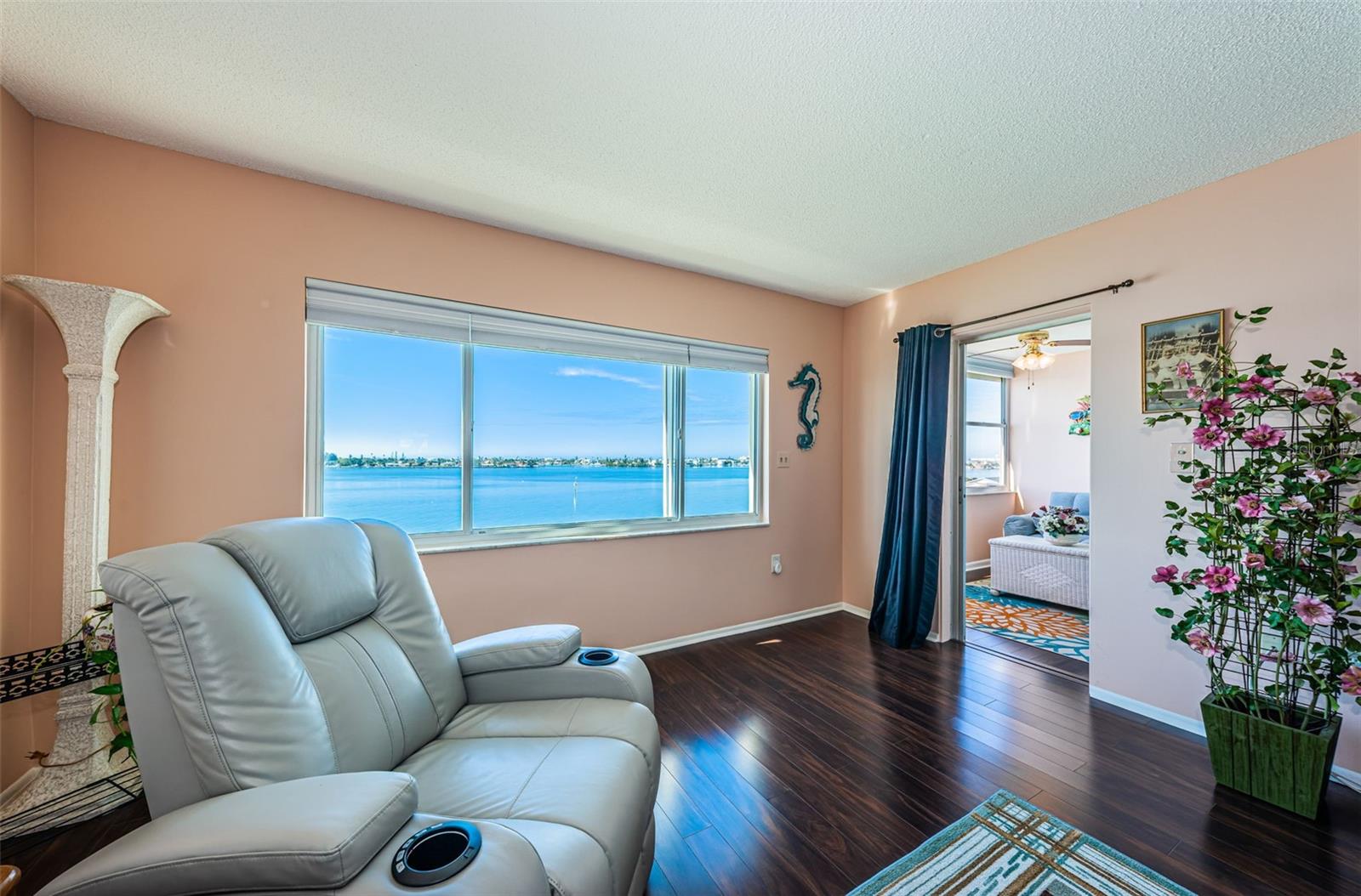 Image 17 of 64 For 4750 Cove Circle 605