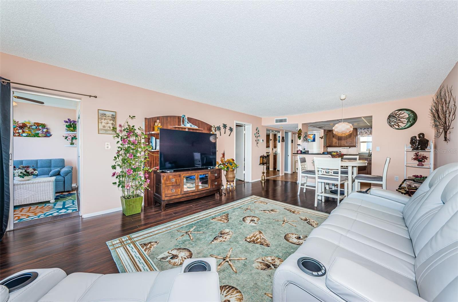 Image 19 of 64 For 4750 Cove Circle 605