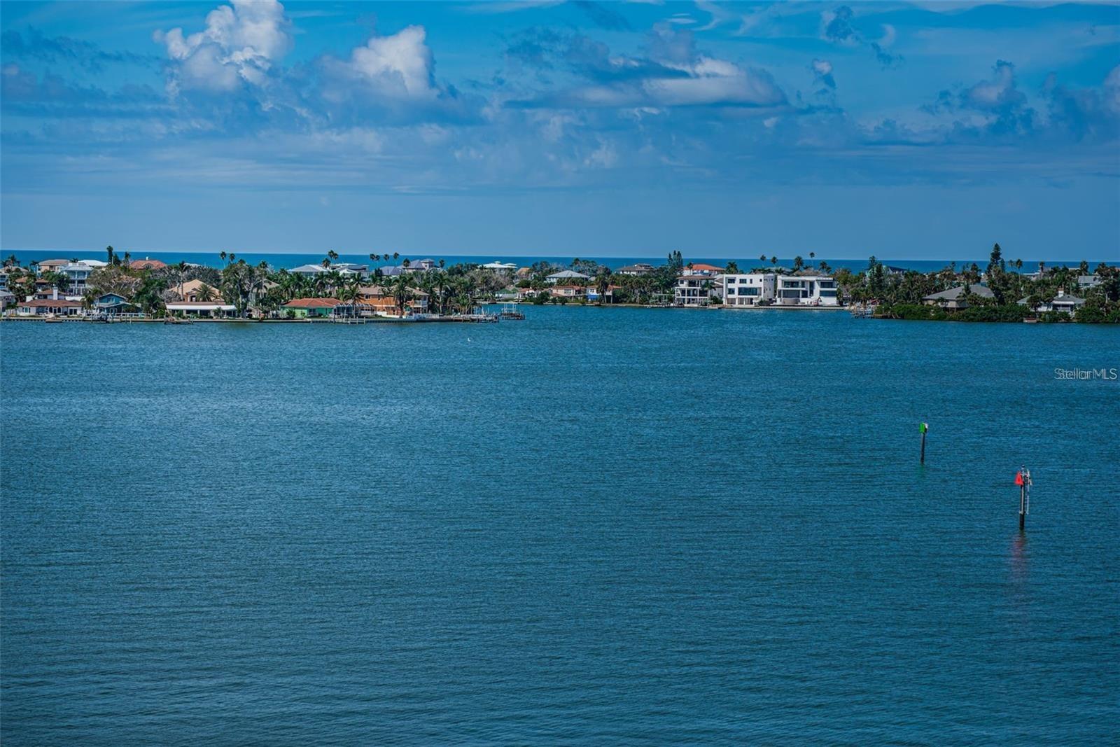 Image 29 of 64 For 4750 Cove Circle 605