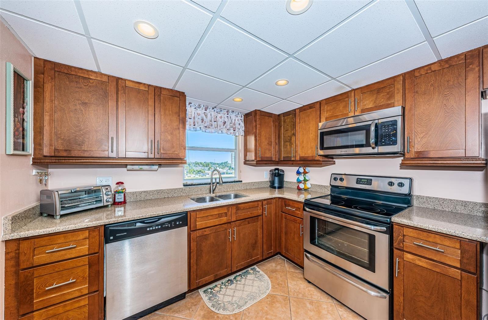 Image 3 of 64 For 4750 Cove Circle 605