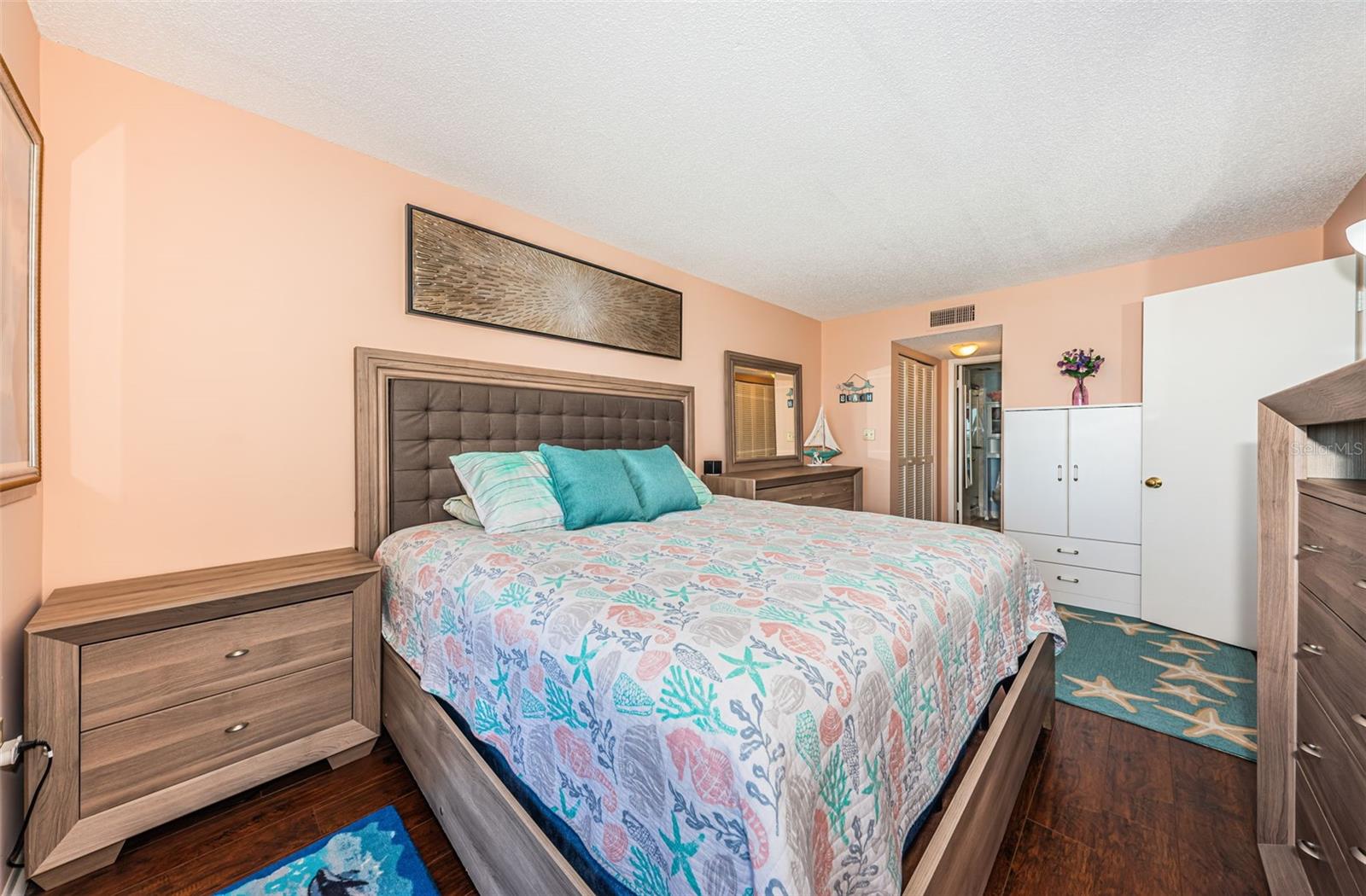 Image 33 of 64 For 4750 Cove Circle 605