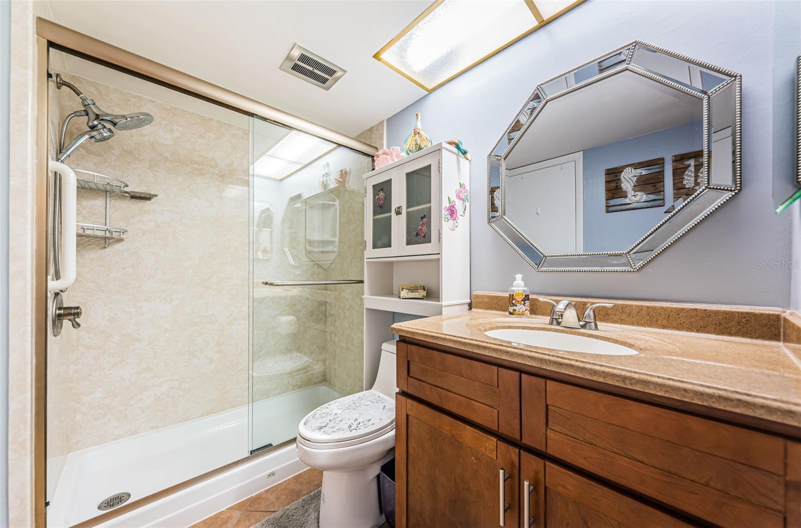 Image 37 of 64 For 4750 Cove Circle 605