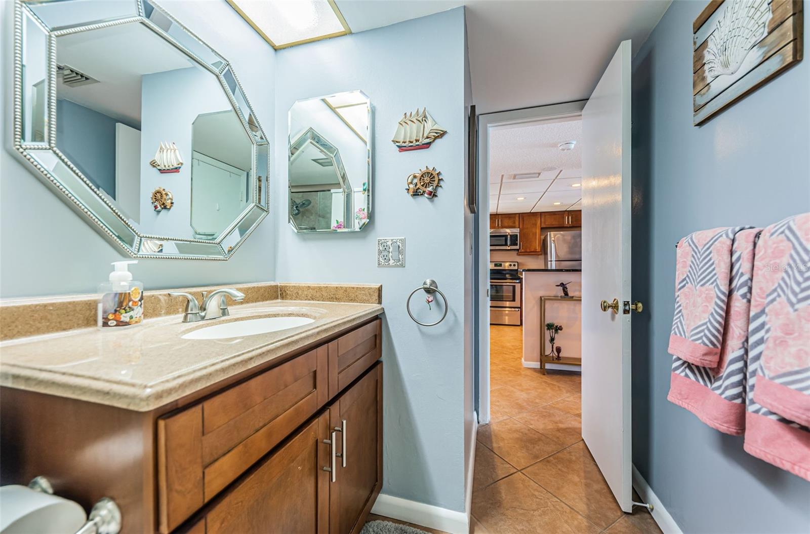 Image 38 of 64 For 4750 Cove Circle 605