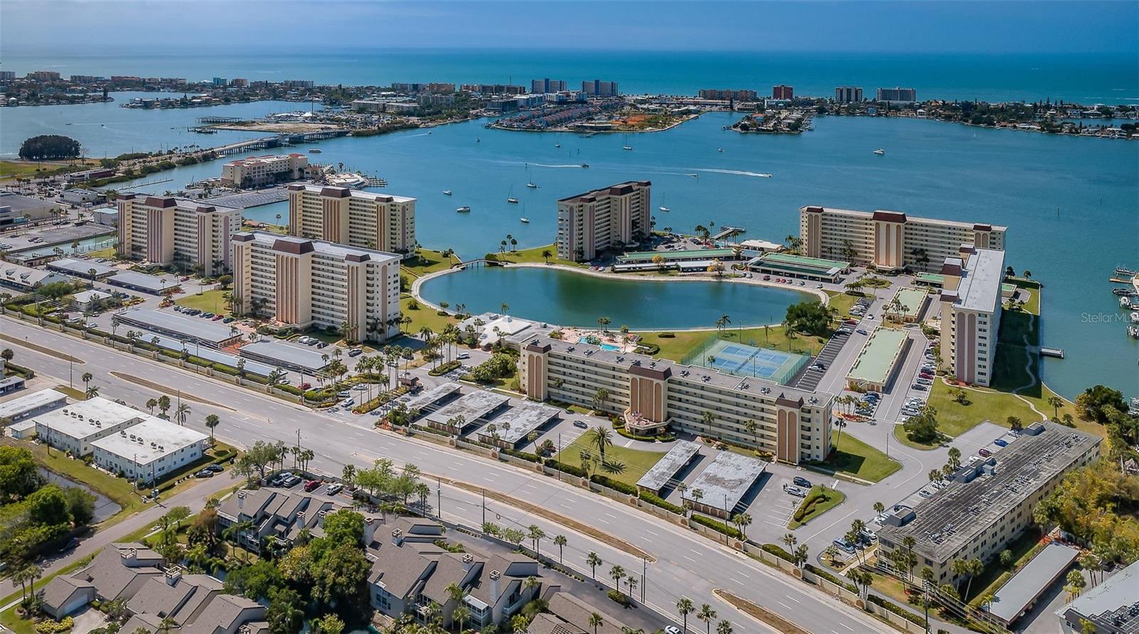 Image 44 of 64 For 4750 Cove Circle 605