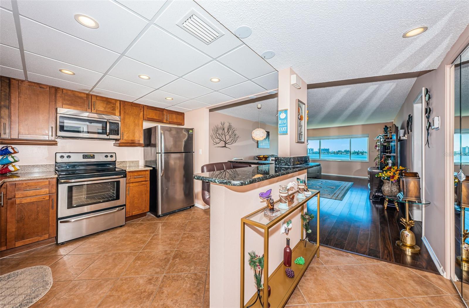 Image 9 of 64 For 4750 Cove Circle 605