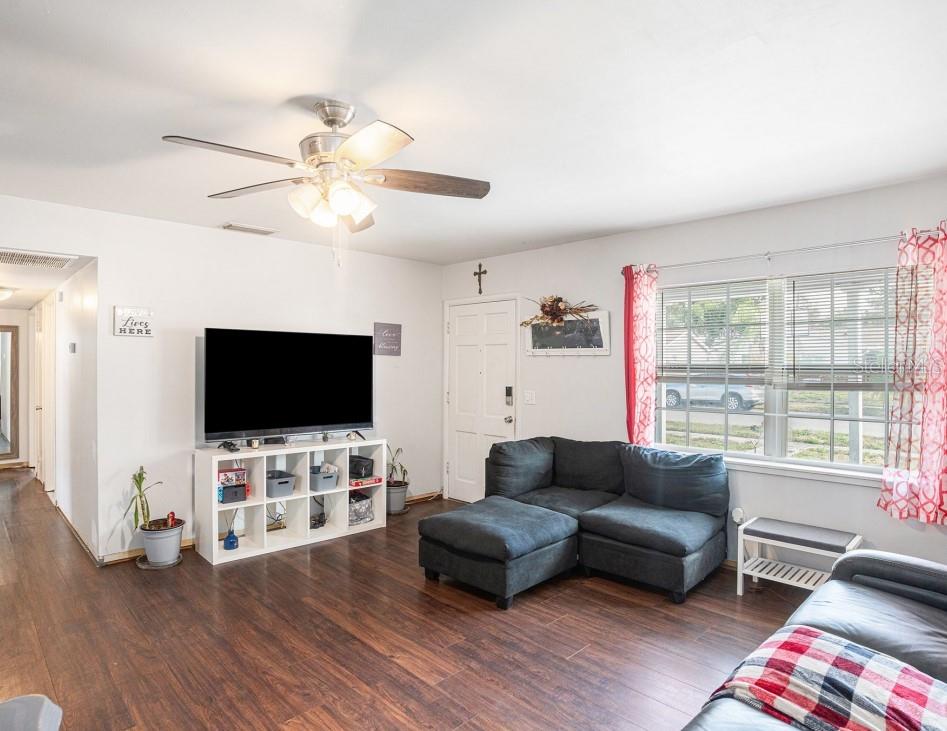 Image 4 of 20 For 6422 Rosewood Drive