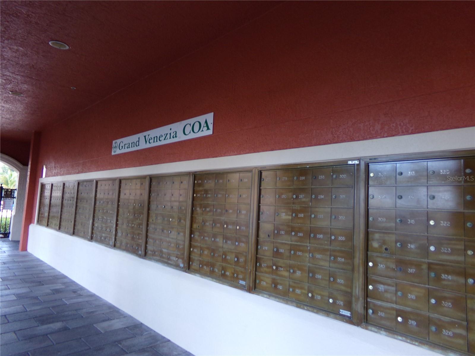 Image 19 of 72 For 2713 Via Murano 239