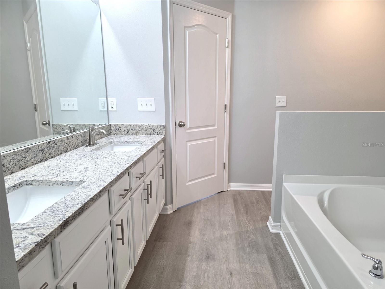 Image 10 of 15 For 729 Chatham Walk Drive