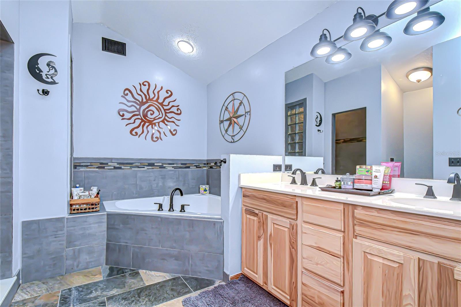 Listing photo id 24 for 3719 Moores Lake Road