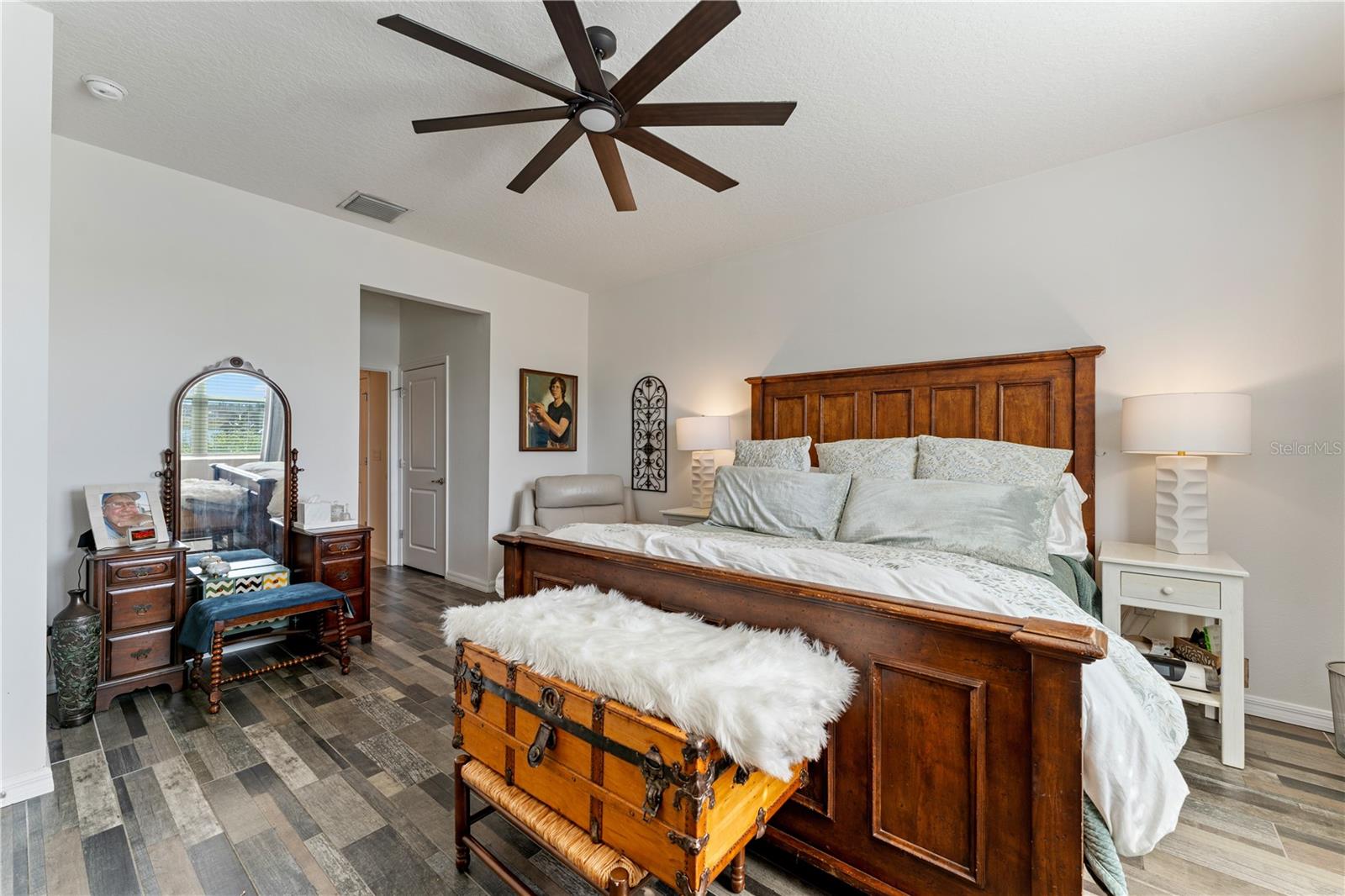 Image 16 of 50 For 1094 Manzanar Place