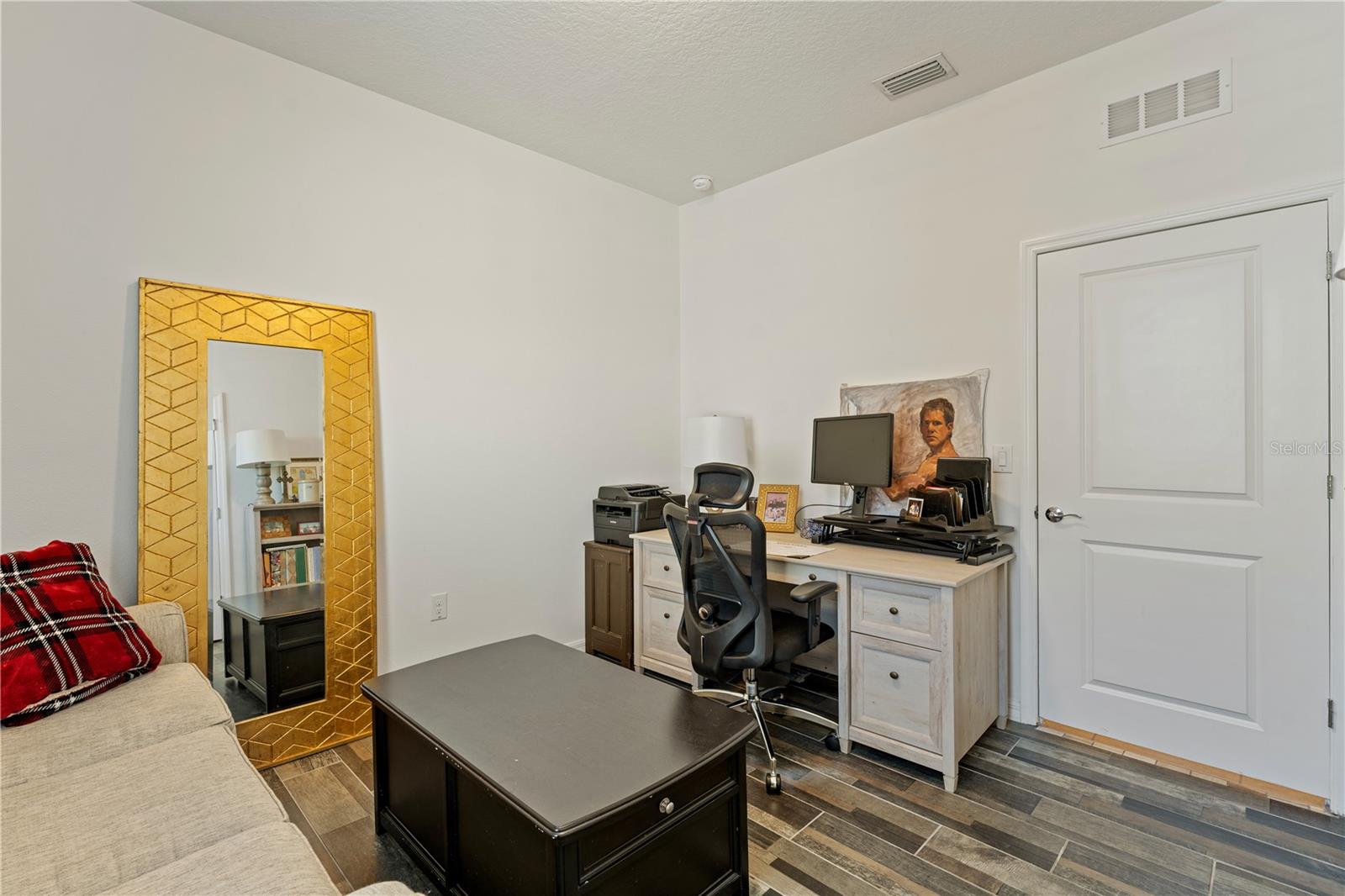 Image 27 of 50 For 1094 Manzanar Place