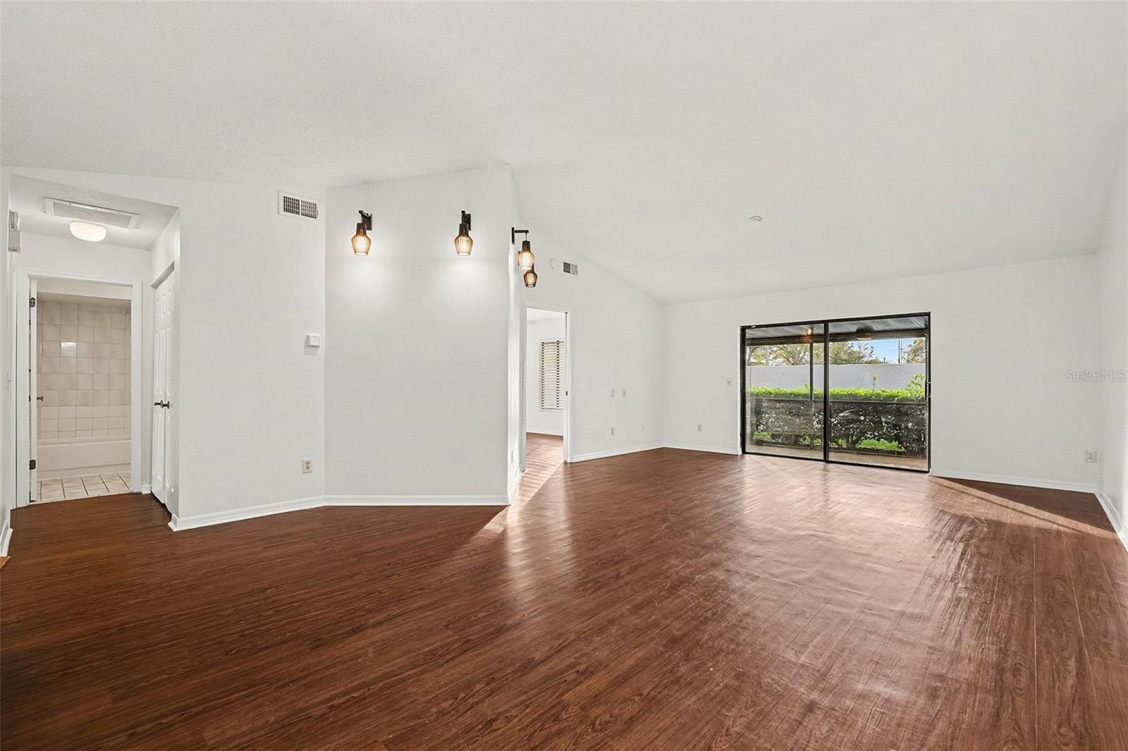 Image 5 of 16 For 18302 Aintree Court