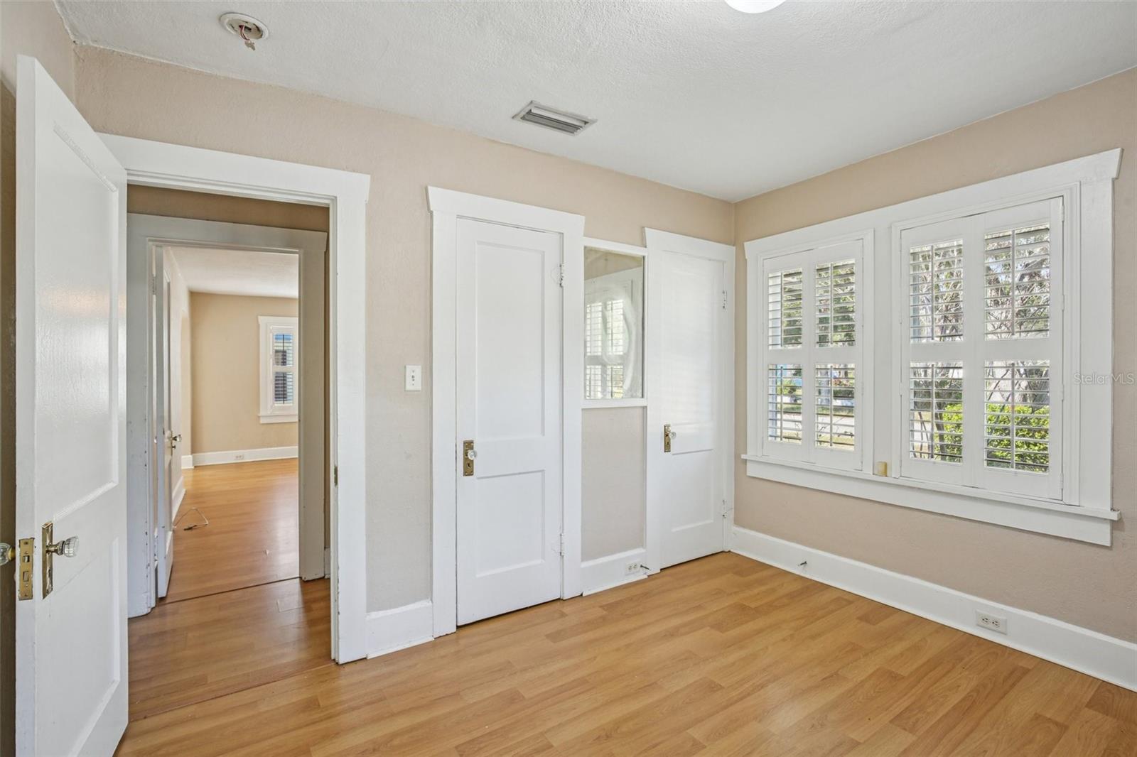 Image 19 of 41 For 2334 25th Avenue S