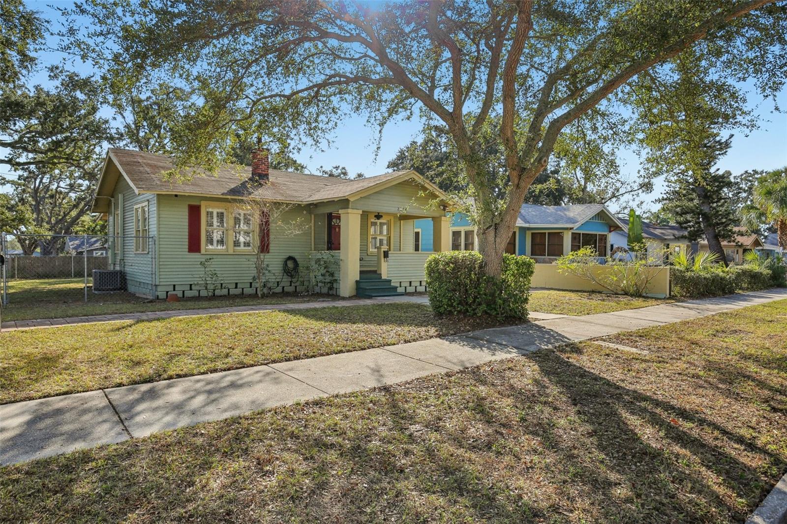 Image 6 of 41 For 2334 25th Avenue S