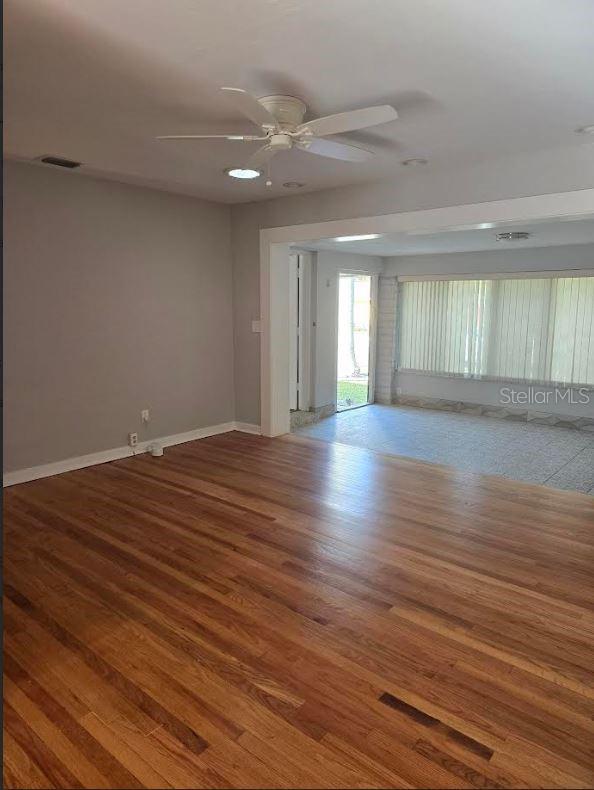 Image 3 of 19 For 265 Mateo Way Ne