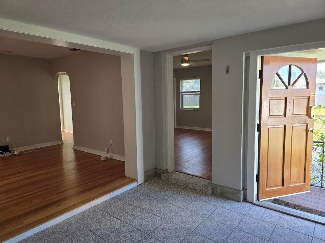 Image 4 of 19 For 265 Mateo Way Ne