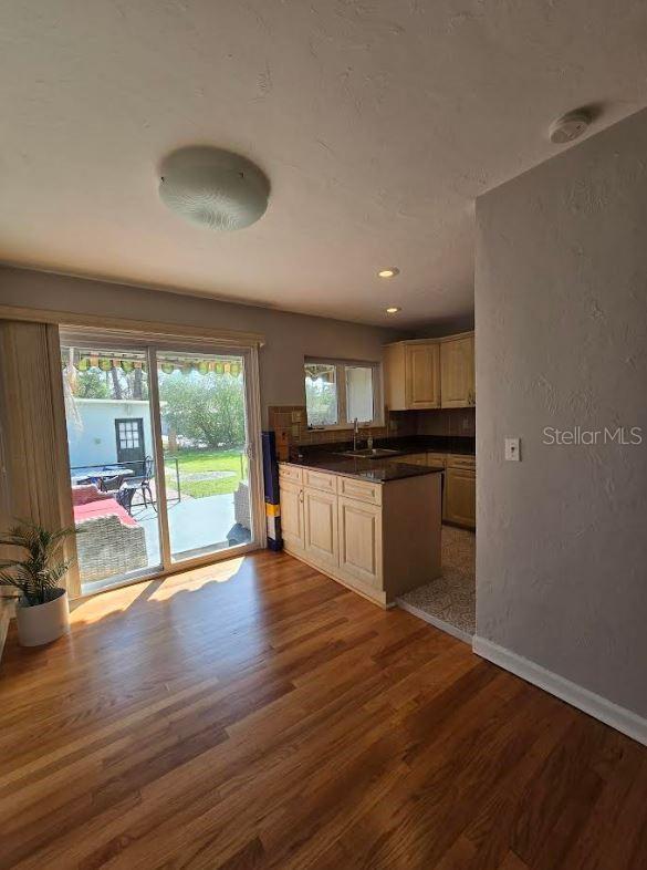 Image 6 of 19 For 265 Mateo Way Ne