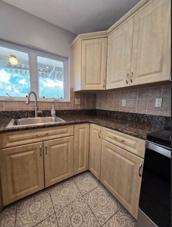 Image 7 of 19 For 265 Mateo Way Ne