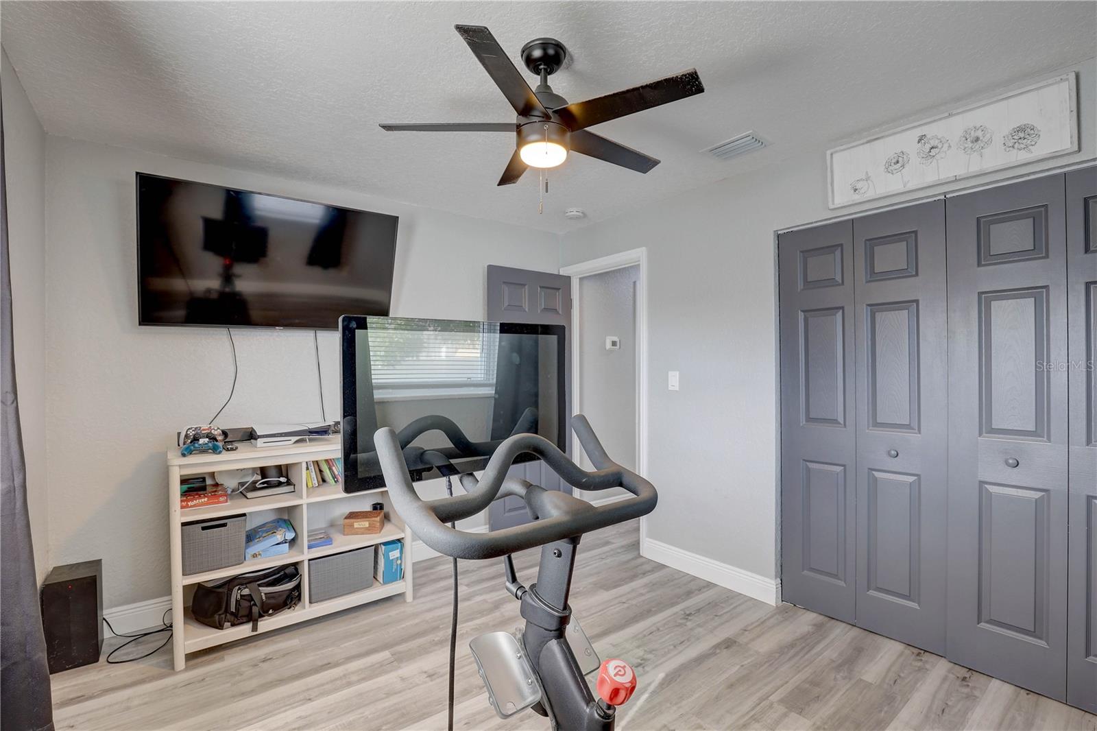 Image 17 of 36 For 8201 Ridge Road