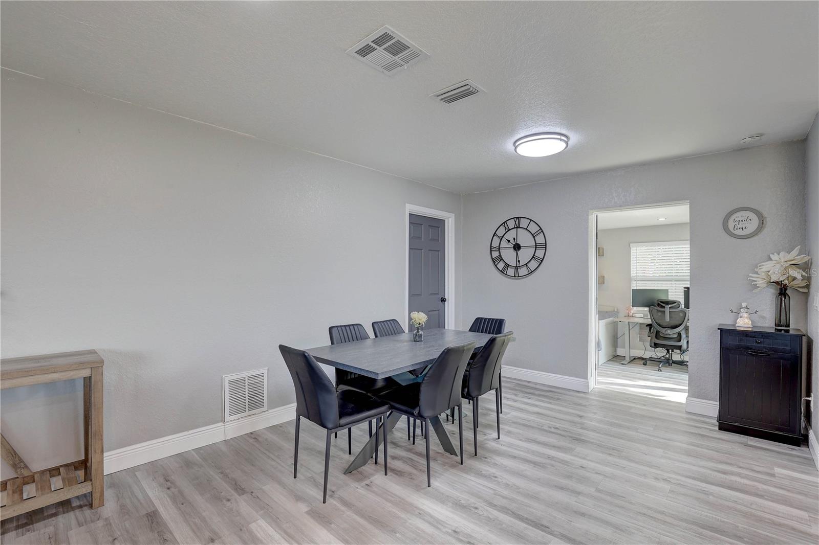 Image 19 of 36 For 8201 Ridge Road