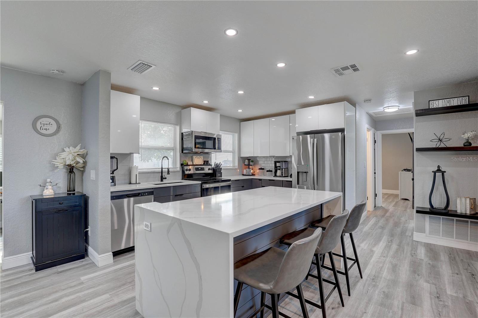 Image 4 of 36 For 8201 Ridge Road